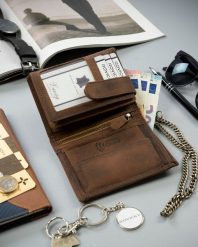 Portfel skórzany tłoczony [DH] N4C-VIN-C brązowy. Brązowe portfele męskie inny, bez wzorów, z nubiku. Za 73.99 zł.