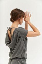 Top do jogi GRAVITY Wave Top - silver moon m/l. Szare topy sportowe damskie MOONHOLI, l, bez wzorów, z bawełny, bez ramiączek. Za 239.00 zł.