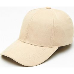 Czapka z daszkiem - Beżowy. Brązowe czapki z daszkiem damskie Cropp, bez wzorów. W wyprzedaży za 9.99 zł.
