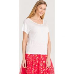 T-SHIRT Elisabetta Franchi. Białe t-shirty damskie Elisabetta Franchi, bez wzorów, bez kołnierzyka. Za 329.40 zł.