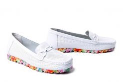 ARTIKER RELAKS 58C0432 white, półbuty damskie. Białe półbuty damskie Artiker Relaks, bez wzorów, ze skóry, bez obcasa. Za 157.17 zł.