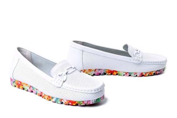 ARTIKER RELAKS 58C0432 white, półbuty damskie. Białe półbuty damskie Artiker Relaks, bez wzorów, ze skóry, bez obcasa. Za 184.90 zł.