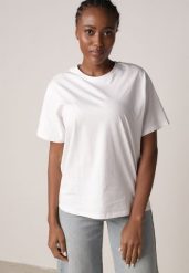 Biały T-shirt z Bawełny Typu Oversize Nedika. Białe t-shirty damskie Born2be, m, bez wzorów, z bawełny, bez kołnierzyka. Za 39.99 zł.