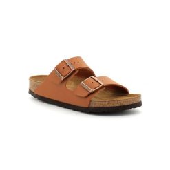 Klapki damskie Birkenstock Arizona. Brązowe klapki damskie Birkenstock, bez wzorów, z materiału, bez obcasa. Za 539.99 zł.