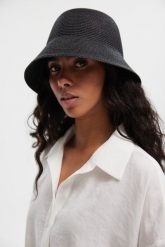 KAPELUSZ BUCKET RETRO CZARNY One size - Flawless. Czarne kapelusze damskie Flawless, na lato, bez wzorów. Za 210.00 zł.