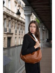 Maison héritage PARIS Skórzana torebka "Valle" w kolorze jasnobrązowym - 44 x 21 cm rozmiar: onesize. Brązowe torebki klasyczne damskie maison héritage PARIS, bez wzorów, z materiału, bez dodatków. Za 304.99 zł.