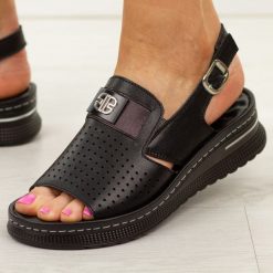 Czarne skórzane sandały damskie Jezzi 9760. Czarne sandały damskie Jezzi, z aplikacjami, z gumy, bez obcasa, na platformie. Za 229.00 zł.