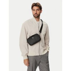 Saszetka Guess. Czarne saszetki męskie Guess. Za 291.99 zł.