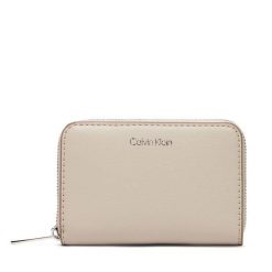 Portfel Calvin Klein. Brązowe portfele damskie CALVIN KLEIN, bez wzorów. Za 219.99 zł.
