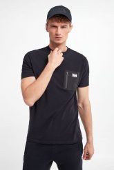 T-shirt męski KARL LAGERFELD. T-shirty męskie Karl Lagerfeld, m, bez wzorów, bez kołnierzyka. Za 479.00 zł.