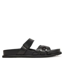 Klapki Tamaris. Czarne klapki damskie Tamaris, bez wzorów, bez obcasa. Za 399.99 zł.