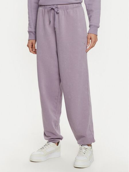 Puma Spodnie dresowe Dare To 626802 Fioletowy Relaxed Fit. Fioletowe spodnie dresowe damskie Puma, xs, bez wzorów, z bawełny. Za 159.99 zł.