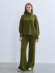 BGN Spodnie w kolorze zielonym rozmiar: 34. Zielone spodnie materiałowe damskie BGN, bez wzorów, z materiału. Za 143.99 zł.