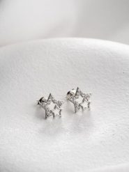 Lodie Silver Kolczyki-wkrętki z cyrkoniami rozmiar: onesize. Szare kolczyki damskie Lodie Silver, z cyrkonią, z mosiądzu. Za 38.95 zł.