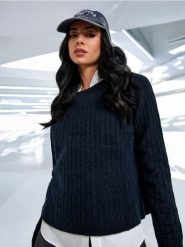 Sweter o warkoczowym splocie - granatowy. Niebieskie swetry klasyczne damskie Sinsay, l, z materiału, bez kołnierzyka. W wyprzedaży za 24.99 zł.