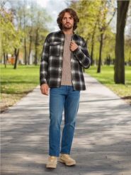 Koszula comfort fit - czarny. Czarne koszule męskie Sinsay, l, bez wzorów, bez kołnierzyka, bez ramiączek. Za 79.99 zł.