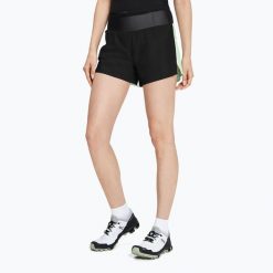 Spodenki damskie On Ultra. Czarne szorty damskie On, bez wzorów, z elastanu. Za 289.99 zł.