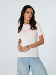 Bawełniana koszulka z napisem i kontrastową lamówką - różowy. Czerwone t-shirty damskie Sinsay, l, bez wzorów, z bawełny, bez kołnierzyka. Za 25.99 zł.