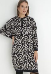 Czarno-Biała Sukienka Sweterkowa z Kapturem w Cętki Hinu. Czarne sukienki damskie Born2be, na co dzień, m, bez wzorów, eleganckie, bez kołnierzyka, bez ramiączek, midi, dopasowane. W wyprzedaży za 143.99 zł.