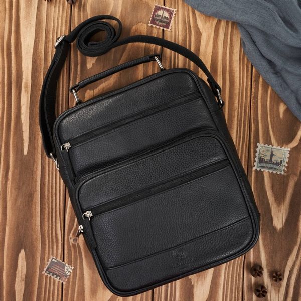 Torba męska na ramię listonoszka skórzana czarna do pracy Paolo Peruzzi T-127-BL. Czarne torby męskie na ramię bez wzorów, z materiału, na ramię. Za 259.00 zł.