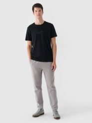 4F T-shirt regular z nadrukiem męski - czarny XL. Czarne t-shirty męskie 4f, m, bez wzorów, z bawełny, bez kołnierzyka. W wyprzedaży za 29.99 zł.