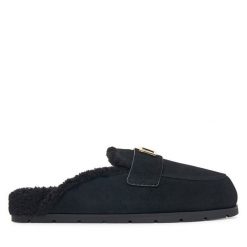 Klapki Armani Exchange. Czarne klapki damskie Armani Exchange, bez wzorów, bez obcasa. Za 839.99 zł.