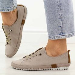 Beżowe skórzane półbuty damskie T.Sokolski 2948. Brązowe półbuty damskie Sokolski, bez wzorów, z jeansu, casualowe, z okrągłym noskiem, bez obcasa, na płaskiej podeszwie. Za 299.00 zł.