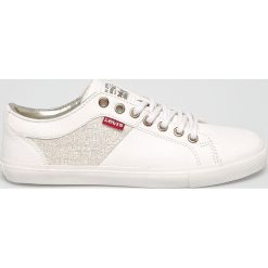 Levi's - Buty. Białe buty sportowe na co dzień damskie Levi's, bez wzorów, z gumy. W wyprzedaży za 199.90 zł.