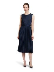 BETTY & CO Sukienka w kolorze granatowym rozmiar: 38. Niebieskie sukienki damskie Betty & Co., bez wzorów, bez kołnierzyka, bez ramiączek, midi. Za 83.22 zł.