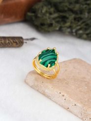 Pierres delicates Pozłacany pierścionek z agatem rozmiar: onesize. Zielone pierścionki damskie Pierres delicates, z agatem, pozłacane. Za 43.99 zł.