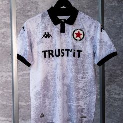 Zewnętrzny koszulka Red Star FC 2025/26. Białe t-shirty sportowe męskie Kappa, bez ramiączek, do piłki nożnej. Za 348.50 zł.