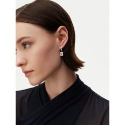 Kolczyki Guess. Szare kolczyki damskie Guess, srebrne. Za 139.99 zł.
