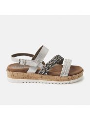 Lazamani Sandały w kolorze srebrnym rozmiar: 39. Szare sandały damskie Lazamani, bez wzorów, z materiału, bez obcasa, na koturnie. Za 104.89 zł.