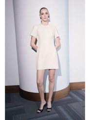 Trendyol Sukienka w kolorze kremowym rozmiar: 40. Brązowe sukienki damskie Trendyol, na co dzień, bez wzorów, bez kołnierzyka, bez ramiączek, mini, proste. Za 130.99 zł.