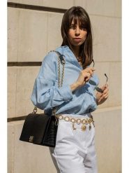 Victor & Hugo Paris Skórzana torebka "Sara" w kolorze czarnym - 24 x 17 x 9 cm rozmiar: onesize. Czarne torebki klasyczne damskie Victor & Hugo Paris, bez wzorów, z materiału, bez dodatków. Za 330.67 zł.