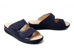 DR. BRINKMANN 700721-05 blau, klapki damskie. Niebieskie klapki damskie Dr. Brinkmann, bez wzorów, ze skóry, bez obcasa. Za 246.42 zł.