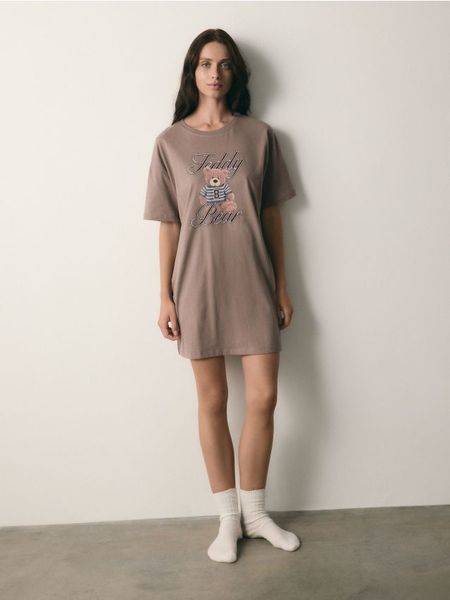 Koszula nocna z nadrukiem - brązowy. Brązowe koszule nocne damskie Reserved, bez wzorów, z bawełny. W wyprzedaży za 45.99 zł.