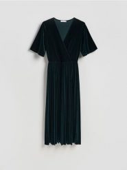 Welurowa sukienka z plisowaniem - morski. Zielone sukienki damskie Reserved, l, bez wzorów, z tkaniny, bez kołnierzyka, bez ramiączek, midi, rozkloszowane. Za 139.99 zł.