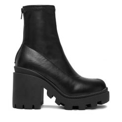 Botki DeeZee. Czarne botki damskie DeeZee, bez obcasa, na słupku, bez zapięcia. Za 179.99 zł.