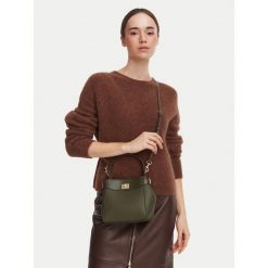 Torebka Calvin Klein. Zielone torebki klasyczne damskie CALVIN KLEIN, bez wzorów, bez dodatków. Za 489.99 zł.