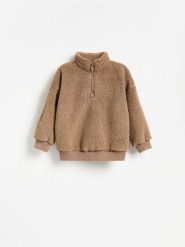 Bluza sherpa ze stójką - brązowy. Brązowe bluzy i bluzki niemowlęce Reserved, bez wzorów, z dzianiny, bez ramiączek, bez kaptura. Za 59.99 zł.