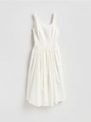 Sukienka z ozdobnym wiązaniem - złamana biel. Sukienki damskie Reserved, l, bez wzorów, z bawełny, bez kołnierzyka, bez ramiączek. Za 179.99 zł.