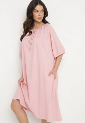 Różowa Pudełkowa Sukienka z Bawełny Ozdobiona Guzikami Amovella. Czerwone sukienki damskie Born2be, na co dzień, l, bez wzorów, z bawełny, eleganckie, bez kołnierzyka, bez ramiączek, mini. W wyprzedaży za 55.99 zł.