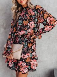 Milan Kiss Sukienka w kolorze czarnym ze wzorem rozmiar: XL. Czarne sukienki damskie Milan Kiss, xl, bez wzorów, bez kołnierzyka, bez ramiączek, mini, rozkloszowane. Za 224.95 zł.