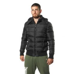 Kurtka puchowa z kaptur na co dzień na siłownię. Czarne kurtki męskie LEONE 1947 APPAREL, bez wzorów, z poliesteru, bez kaptura. W wyprzedaży za 215.34 zł.