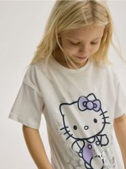 T-shirt Hello Kitty - złamana biel. Koszulki dziewczęce Reserved, bez wzorów, z bawełny, bez ramiączek. W wyprzedaży za 39.99 zł.
