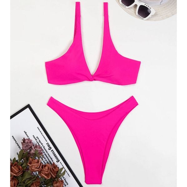 Bikini z trójkątnym topem na plażę i basen Muire. Czerwone bikini damskie Intica, bez wzorów. W wyprzedaży za 139.00 zł.