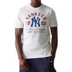T-Shirt New Era Mlb Wrdmrk Reg Tee Neyyan Ofw Dorośli. Brązowe t-shirty męskie New Era, m, bez wzorów, z bawełny, bez kołnierzyka. Za 120.85 zł.