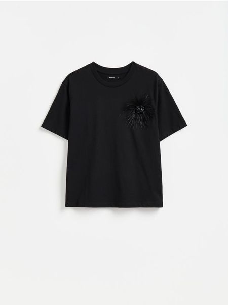 T-shirt z odpinaną broszką - czarny. Czarne t-shirty damskie Reserved, l, bez wzorów, z bawełny, bez kołnierzyka. Za 89.99 zł.