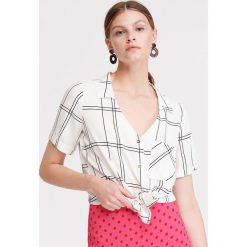 Koszula w stylu retro - Biały. Białe koszule damskie Reserved, bez wzorów, retro, bez kołnierzyka, bez ramiączek. W wyprzedaży za 19.99 zł.